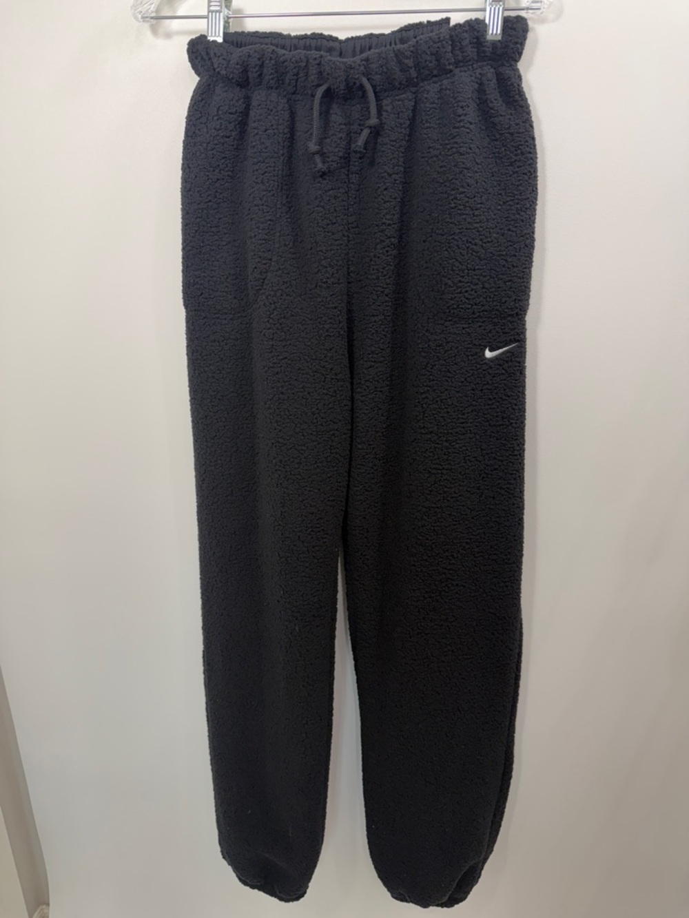 Nike Women’s Therma-Fit Black Fleece Joggers FullLlength size medium. NWT.